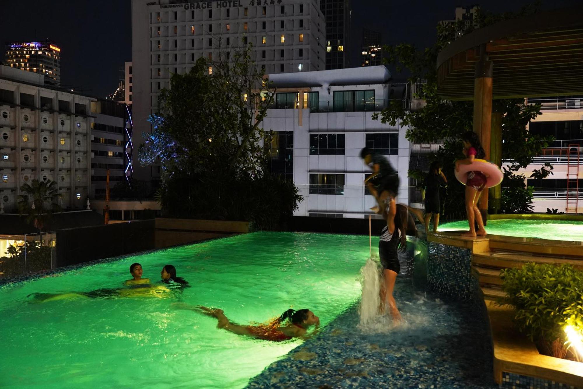 The Rich Residence Sukhumvit Nana Bangkok Exterior photo